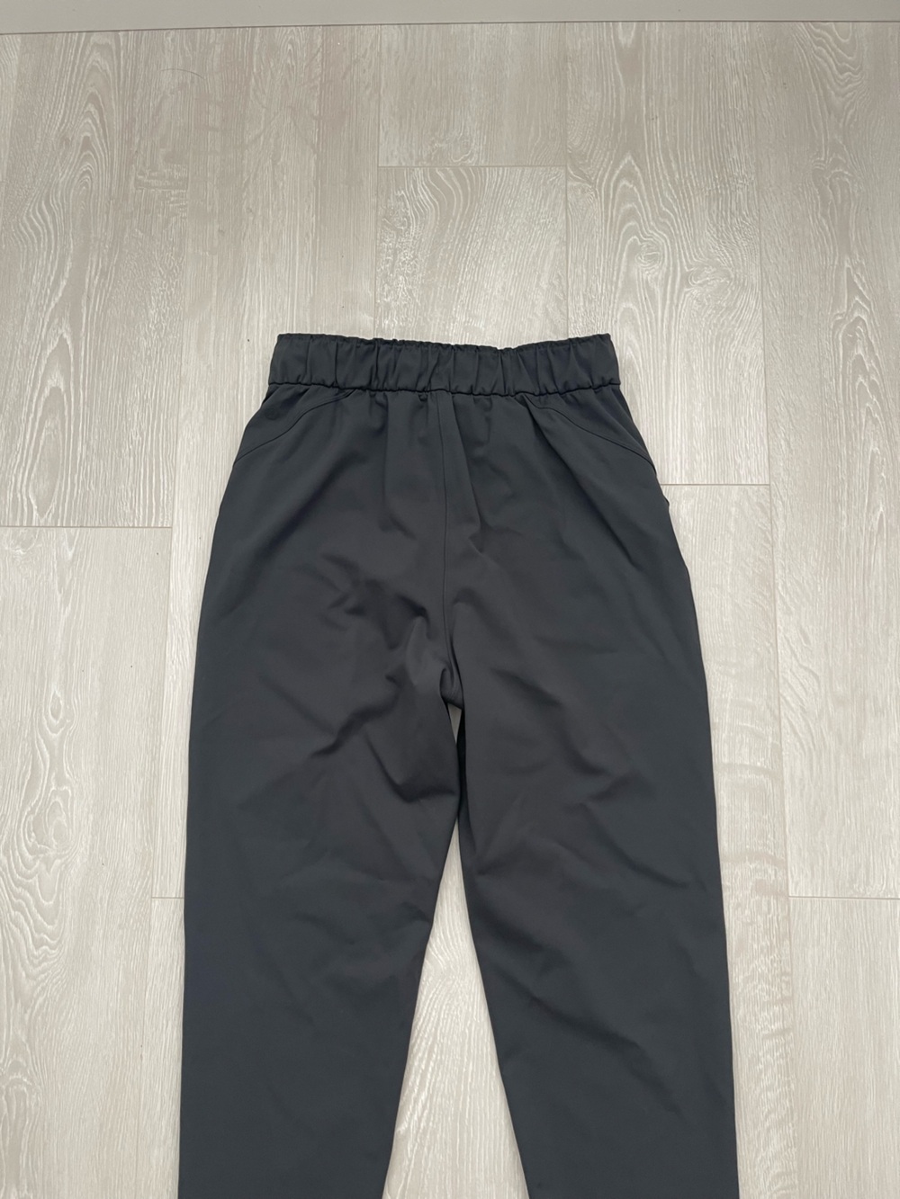 Lululemon Keep Moving Pant 7/8 High-Rise
Graphite Grey size 6 - Picture 15 of 16